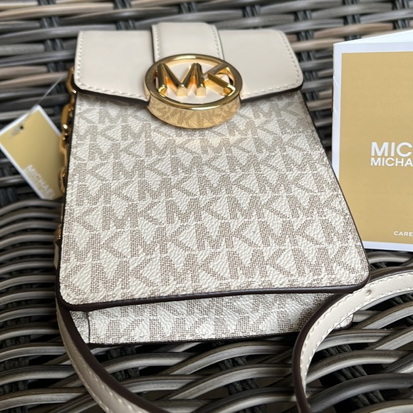 Michael Kors Carmen Small Logo Smartphone Crossbody Bag
Light Cream Multi - Picture 11 of 16